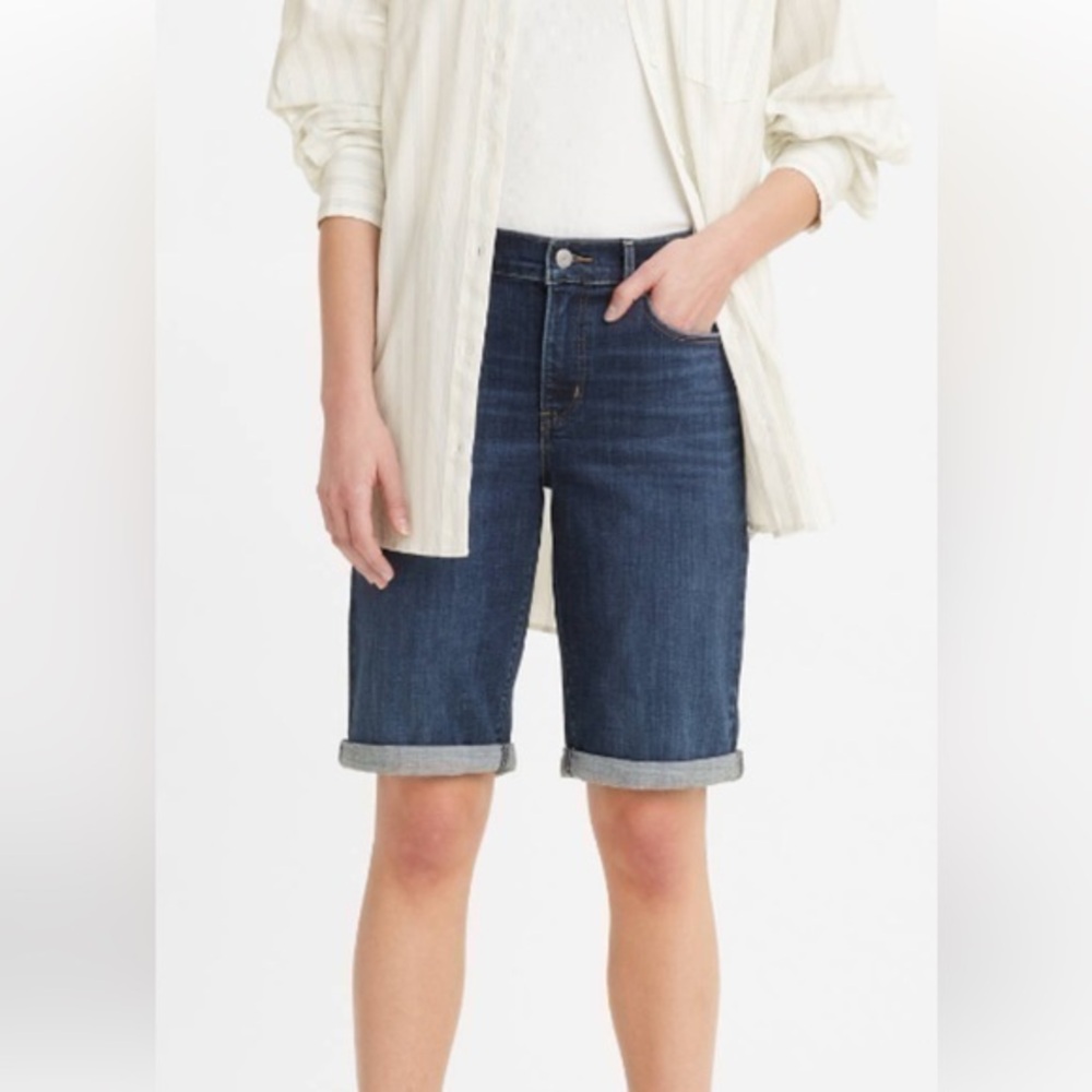 Levi Strauss & Co Classic. Bermuda Jean shorts blue size 30